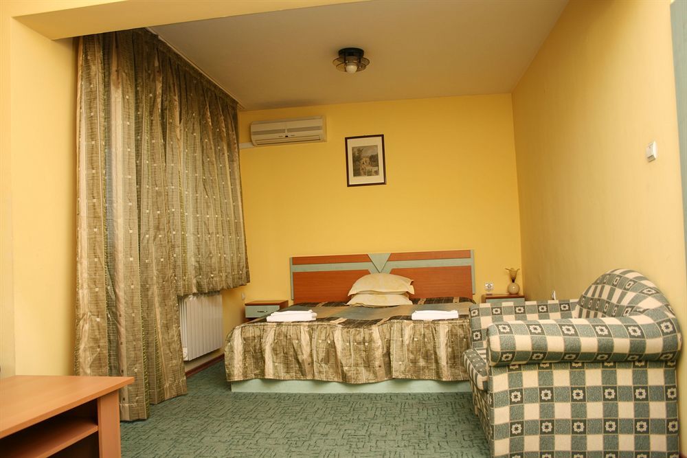 בלאגובגראד Alpha Family Hotel מראה חיצוני תמונה